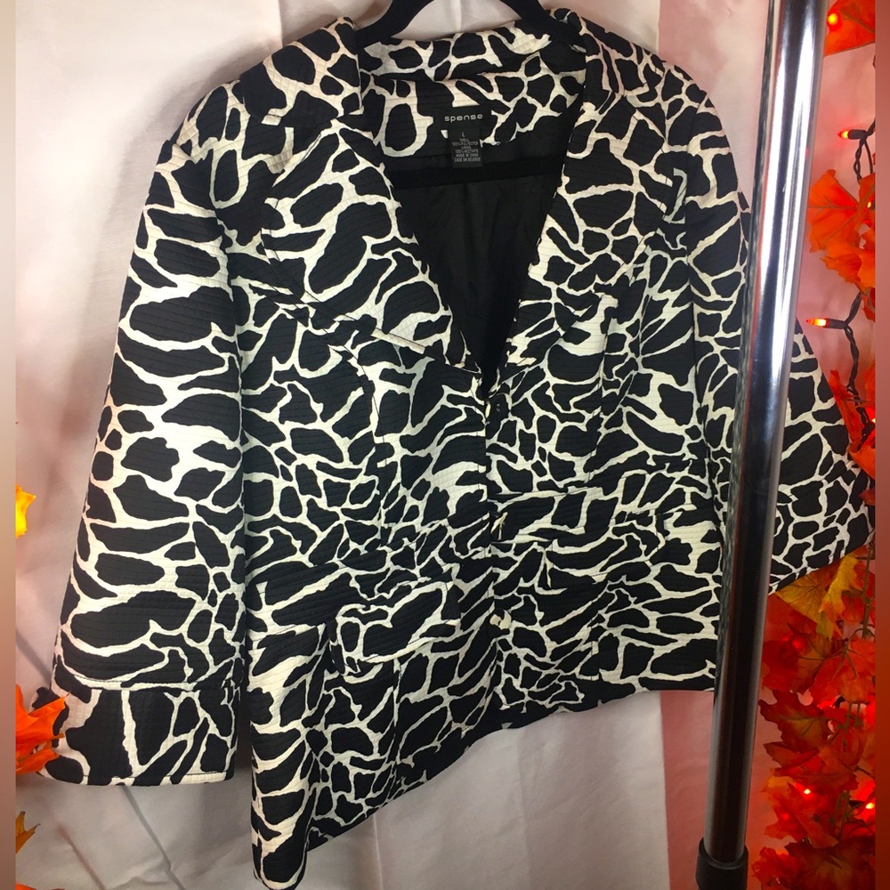 Spense | Women’s White/Black Exotic Pattern Peplum Jacket Coat